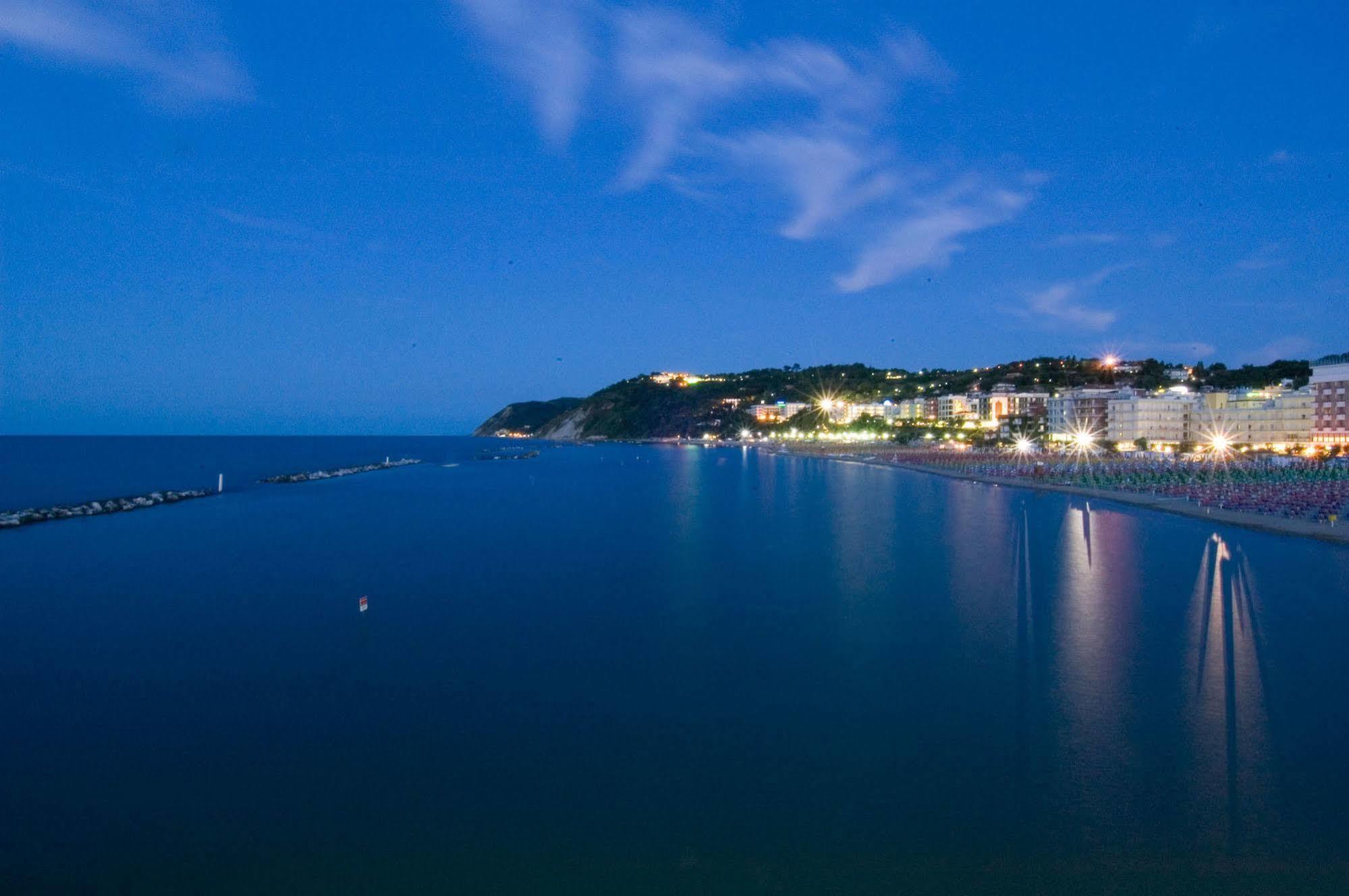 Hotel Miramare Gabicce Mare Exterior photo